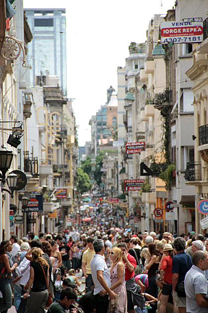 Read more about the article San Telmo’s Sunday Antiques Market