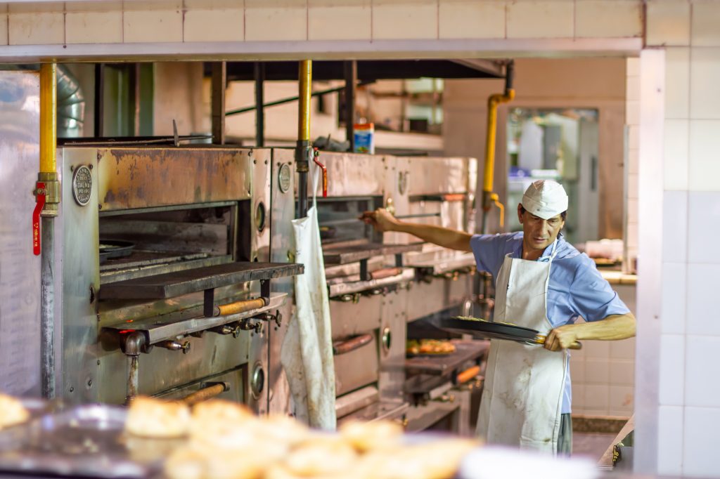 Pizza baker in Buenos Aires